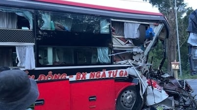 Un bus de passagers percute un camion en marche arrière, un assistant décède et de nombreux blessés