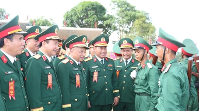 El teniente general Le Quang Minh asistió a la ceremonia de juramento de los nuevos soldados en...