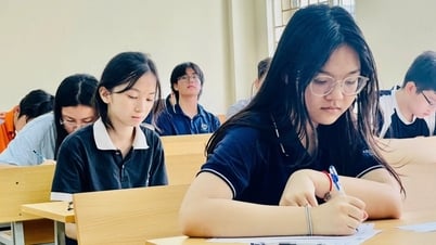 Kandidaten reisen Hunderte von Kilometern, um einen Platz in der 10. Klasse der Nationalen Pädagogischen Universitätsoberschule zu gewinnen
