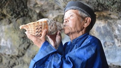 Joueur de conque à Ly Son