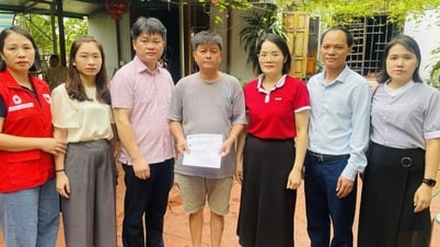 Thành phố hỗ trợ gia đình bị hỏa hoạn tại xã Vĩnh Quang - Báo Cao Bằng điện tử