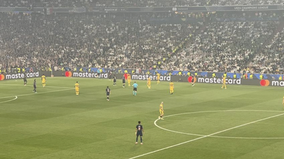 Trốn trong toilet 27 giờ để "xem chùa" chung kết Champions League