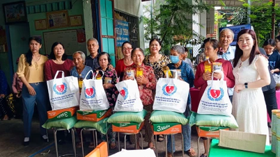 Die Thuan Thien Association zum Schutz der Armen organisiert einen Zero-Dong-Markt