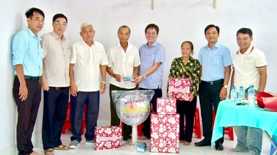 TP. Long Xuyên bàn giao 2 căn nhà Đại đoàn kết ở phường Mỹ Hòa