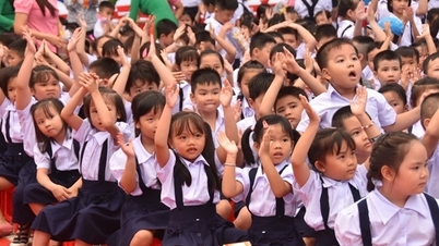 ハノイの小学生が給食支援を受ける