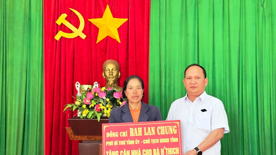Chủ tịch UBND tỉnh Gia Lai Rah Lan Chung dự sinh hoạt Chi bộ làng Ia Lang