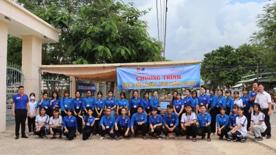 Ban Thường vụ Tỉnh đoàn thăm các đội hình Tiếp sức mùa thi kỳ thi tuyển sinh vào lớp 10 THPT năm học 2025-2026