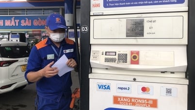 El precio de la gasolina RON 95 aumentó a casi 20.000 VND/litro.