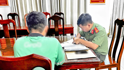 Bỗng dưng... nhận gần 1,8 tỷ đồng, tài xế xe công nghệ báo công an