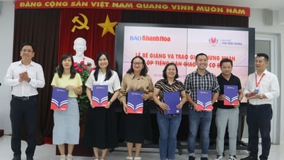 Bế giảng lớp tiếng Hàn giao tiếp cơ bản tại Báo Khánh Hòa