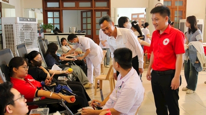 มอบเงินช่วยเหลือเกือบ 10,000 ล้านดองในช่วงเดือนแห่งมนุษยธรรม