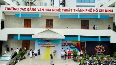 Thuê nhà hát thi tốt nghiệp hơn 100 triệu đồng, sinh viên té ngửa vì trường không đồng ý