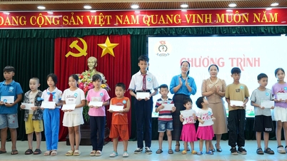 Trao quà hỗ trợ con đoàn viên, người lao động có hoàn cảnh khó khăn