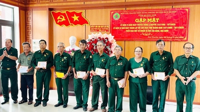 Hội Cựu Thanh niên xung phong huyện Duy Xuyên họp mặt kỷ niệm 75 năm ngày truyền thống