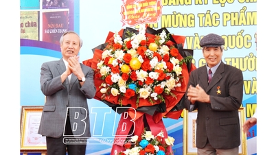 Nhà văn Minh Chuyên đón nhận danh hiệu Anh hùng Lao động và các giải thưởng trong nước, quốc tế