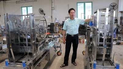 Cả làng ở Lâm Đồng phục lăn một ông nông dân sáng chế máy gieo hạt 6 trong 1