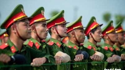Lính công an rèn bản lĩnh thép giữa 'chảo lửa' thao trường diễu binh