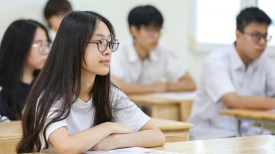 Gần 104.000 học sinh Hà Nội làm thủ tục dự thi lớp 10, nhiều em đến nhầm điểm thi