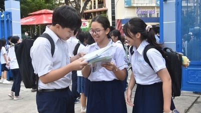 Kết thúc môn thi ngoại ngữ lớp 10: Có thí sinh vui, có sĩ tử buồn