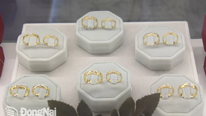 Gold price increases again, the difference between buying and selling gold bars 'shortens' to 2 million VND/tael