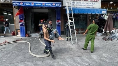 Giải cứu 7 người thoát khỏi đám cháy trong quán ăn