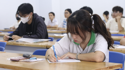 Thi đánh giá năng lực bị sự cố do cán bộ coi thi nghe nhầm chuông báo giờ
