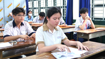Examen d'entrée en 10e année à Ho Chi Minh-Ville : plus de 76 000 candidats commencent à passer le premier examen