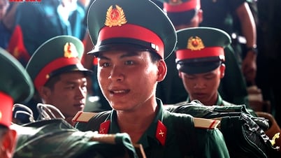 The parade force on the occasion of National Day September 2nd was warmly welcomed at Hanoi station.