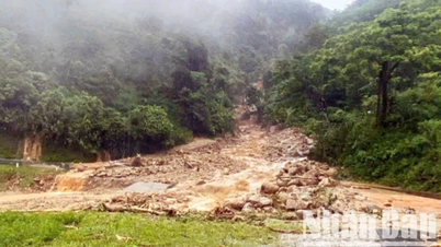 Hà Giang thông đường vào các huyện phía tây sau nhiều giờ ách tắc do sạt lở đất