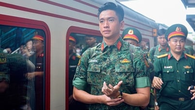 Quân đội phải dẹp đường đưa 'nam thần' Lê Hoàng Hiệp rời ga Hà Nội
