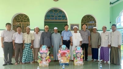 تتمنى لجنة الدعاية والتعبئة الجماهيرية في لجنة حزب منطقة تشاو فو لرويا حاجي عامًا جديدًا تقليديًا