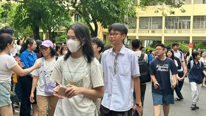Aujourd'hui, près de 103 000 candidats à Hanoi ont terminé les procédures pour l'examen de 10e année.