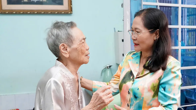 Chủ tịch HĐND TPHCM Nguyễn Thị Lệ thăm, chúc thọ người cao tuổi tiêu biểu