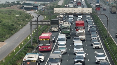 Người dân lo xe cũ tỉnh ngoài không vào được Hà Nội vì quy định khí thải