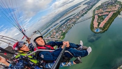 Hội An ra mắt tour dù lượn độc đáo và đại tiệc ánh sáng trên bầu trời