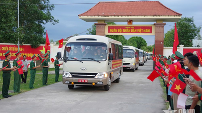ក្បួនដង្ហែ និងហែក្បួនរបស់យោធភូមិភាគទី៤ បានចេញដំណើរទៅទីក្រុងហាណូយ ដើម្បីហ្វឹកហ្វឺន។