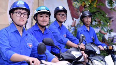 [Ảnh] Giảm tải áp lực thi của sĩ tử bằng nụ cười tình nguyện viên