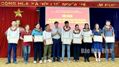 락투이 지구, 자발적 헌혈 운동에 참여한 15개 우수 단체 및 개인 표창