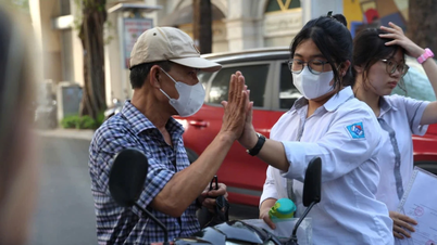 Die Literaturprüfung zur Aufnahmeprüfung der 10. Klasse in Hanoi drehte sich um die Themen „Glück“ und „Freude“.