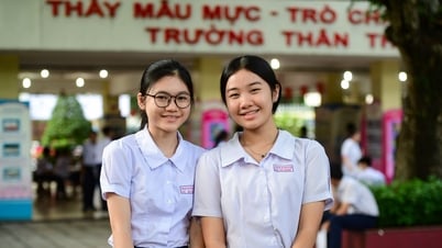 The 10th grade Math exam in Ho Chi Minh City is concise, easy to understand, and no longer makes students cry.