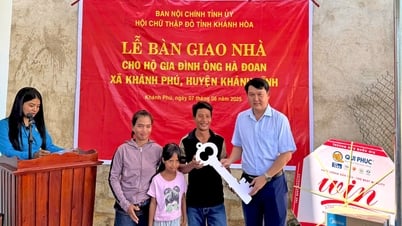 Ban Nội chính Tỉnh ủy bàn giao nhà tình nghĩa cho hộ đặc biệt khó khăn ở xã Khánh Phú