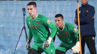 Exciting competition in the Vietnamese national team's goal: Nguyen Filip has an advantage thanks to...
