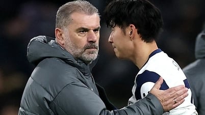 Tottenham បណ្តេញគ្រូបង្វឹក Postecoglou ដែលជាហានិភ័យនៃការបះបោររបស់កីឡាករ