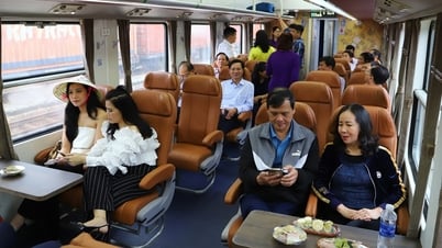 Tàu hỏa hút khách