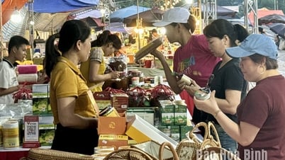 ស្តង់ជាង 50 បានចូលរួមពិព័រណ៌ផ្សព្វផ្សាយ និងណែនាំសមិទ្ធិផលសេដ្ឋកិច្ច-សង្គមរបស់ស្រុក Lac Son។