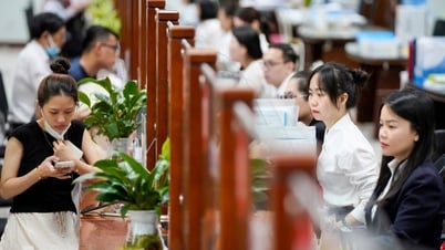学校に通う公務員は、研修期間の3倍の勤務に携わらなければなりません。