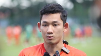 Hai Long vergisst das MU-Spiel und schließt sich der vietnamesischen Mannschaft an, um Malaysia zu besiegen