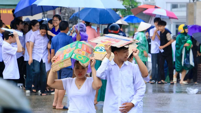Chiều 7-6, một cơn dông nhiệt phủ xuống nhiều nơi ở miền Bắc