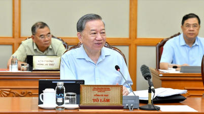[Photo] General Secretary To Lam chairs Politburo meeting on reorganizing apparatus and administrative units