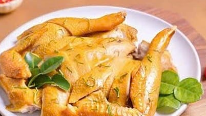 Gà ủ muối trôi nổi gây hoang mang, đầu bếp chỉ cách làm tại nhà sạch ngon